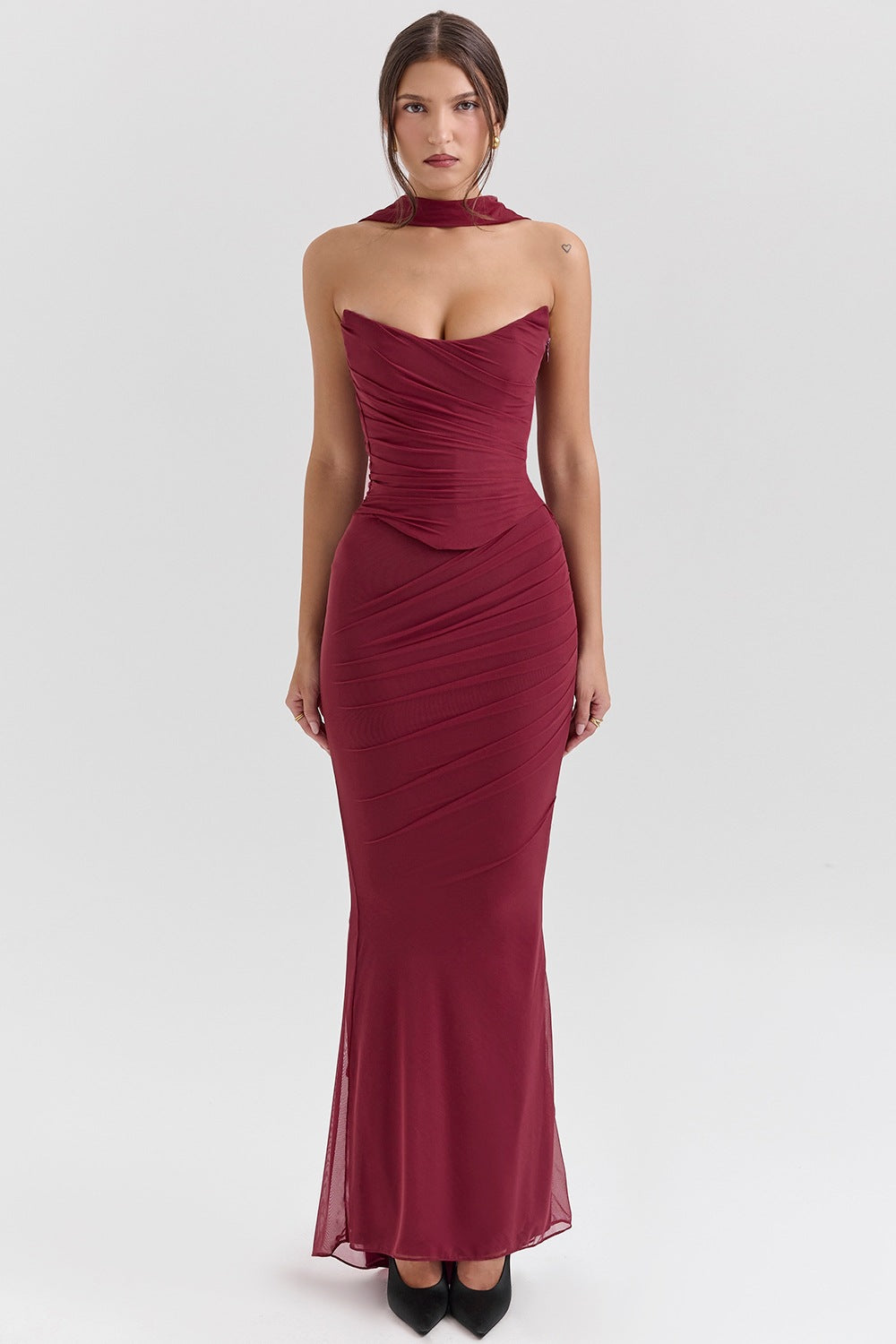 Damen Elegantes Couture-Maxikleid mit schulterfreiem Design und raffinierten Drapierungen R&B