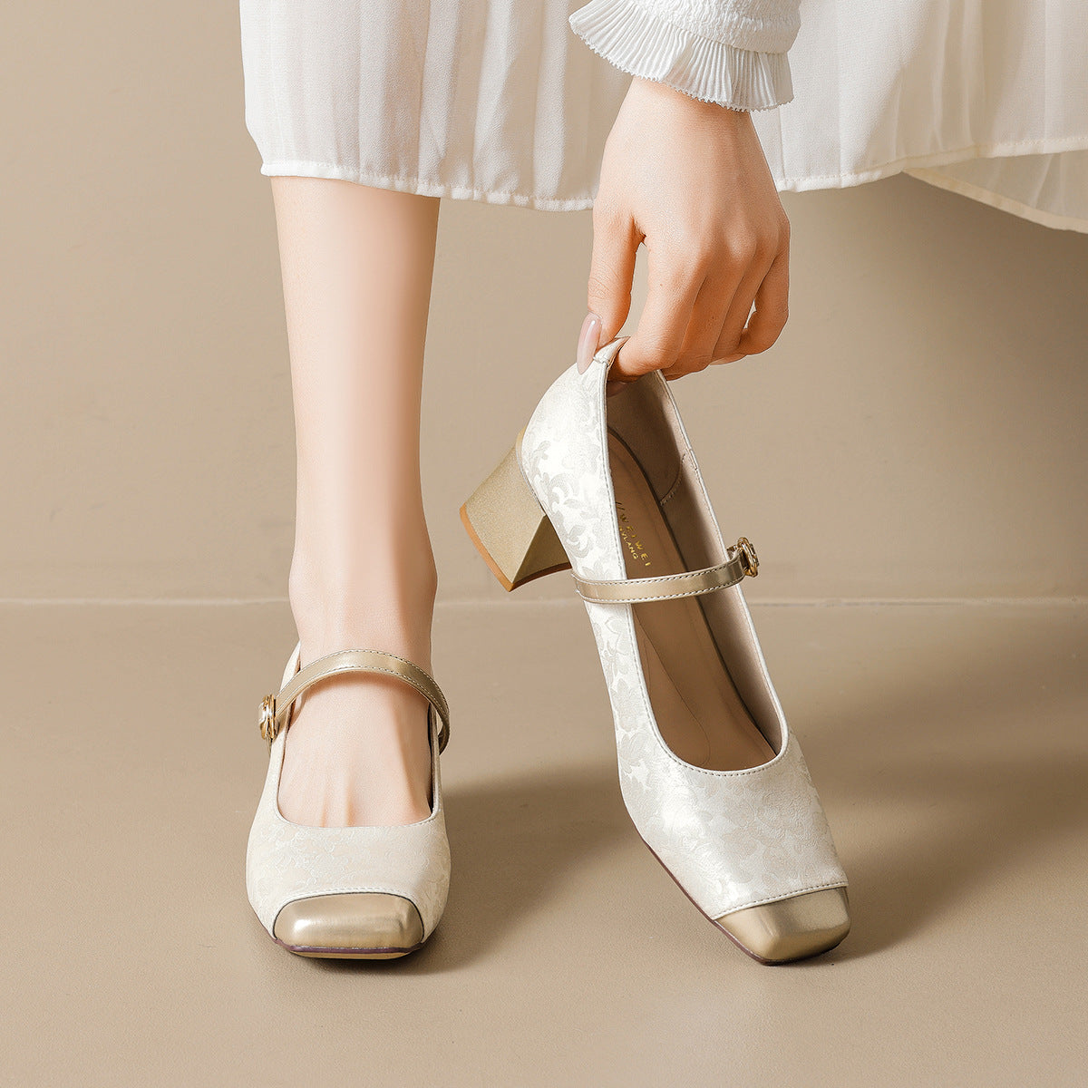 Damen elegante Ballerinas mit schickem Riemen und moderner Quersehne