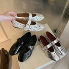 Damen Ballerinas mit floralen Lochmuster und verstellbarem Riemen R&B