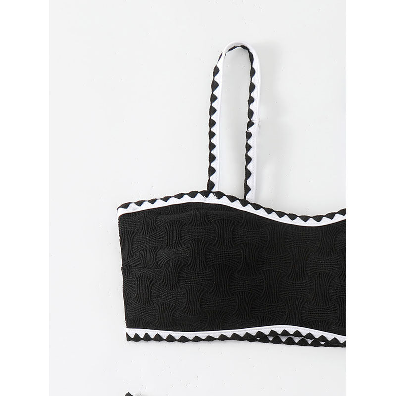 Damen-Bikini mit strukturiertem Oberteil und trendigen Kontrastdetails