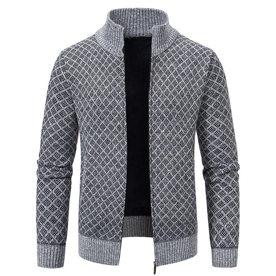 Herren Strickjacke mit modernem Zopfmuster und hohem Kragen R&B