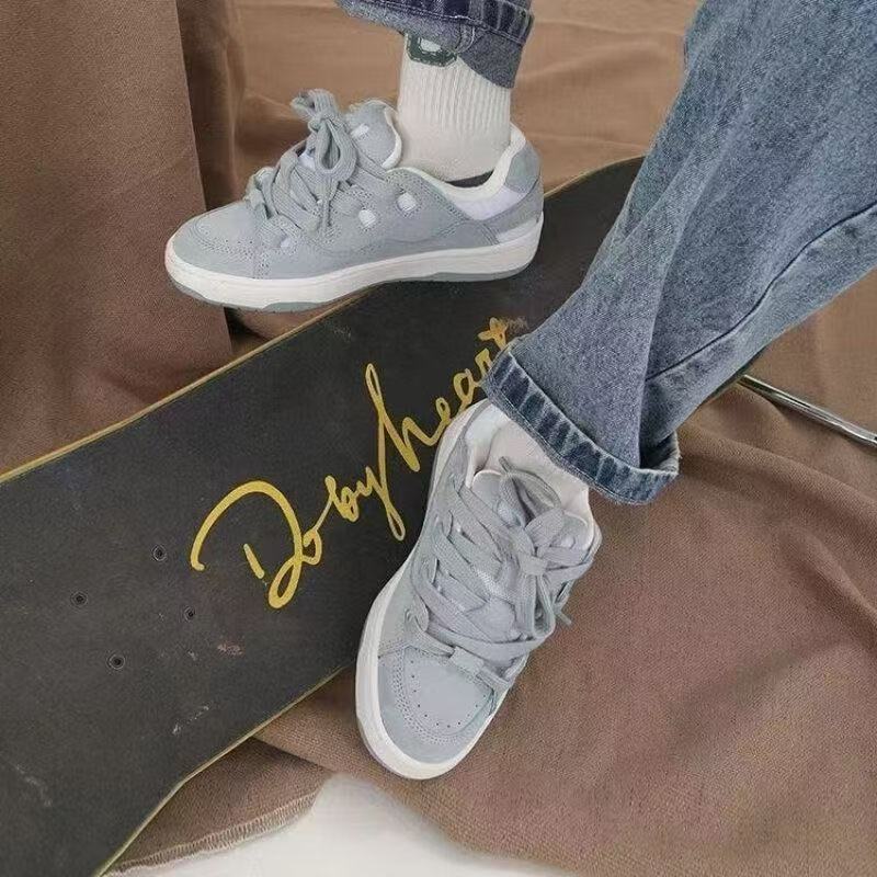 Damen Sneakers mit innovativer Schnürtechnologie und atmungsaktiver Obermaterialstruktur R&B