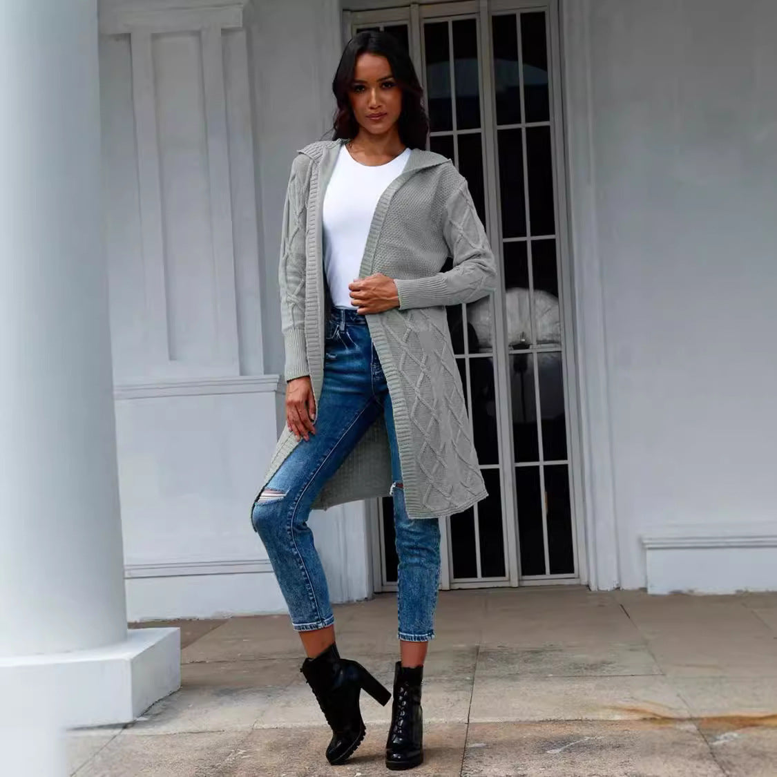 Damen Strickmantel mit Kapuze und dekorativem Zopfdesign
