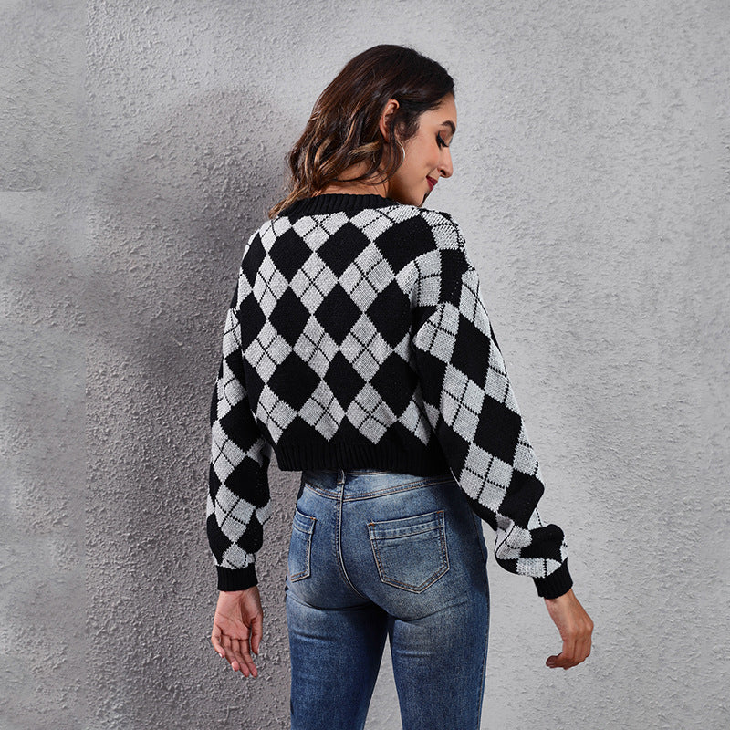 Damen Grobstrickjacke mit modernem Rautenmuster und Knopfdetails R&B