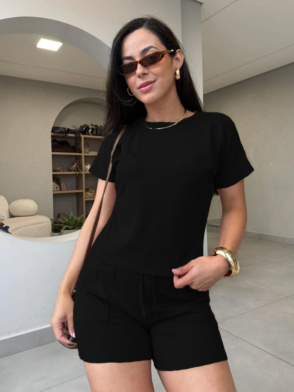 Damen Sportliches und stilvolles Oberteil mit Shorts R&B