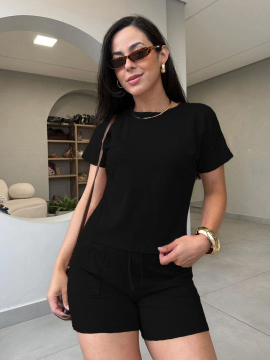 Damen Sportliches und stilvolles Oberteil mit Shorts R&B