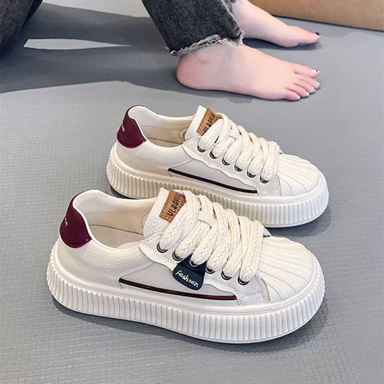 Damen Sneaker mit strukturiertem Obermaterial und moderner Sohle R&B