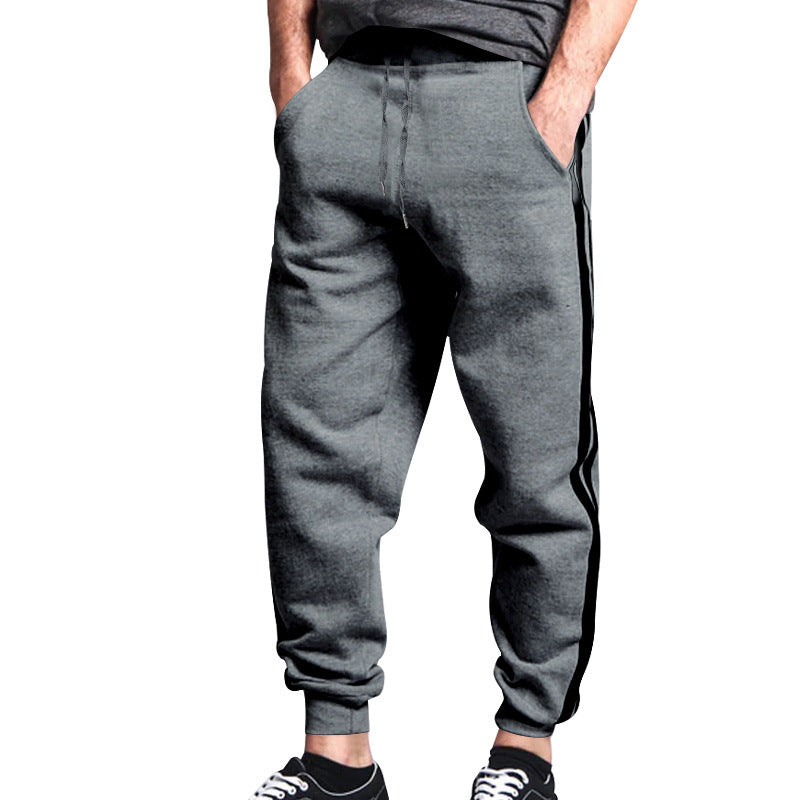 Herren Sportliche Jogginghose mit praktischen Taschen und Kontraststreifen R&B