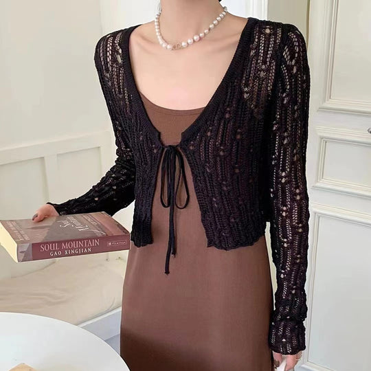 Damen Kurzes Strickoberteil mit zartem Lochmuster und nostalgischem Kordelzug R&B