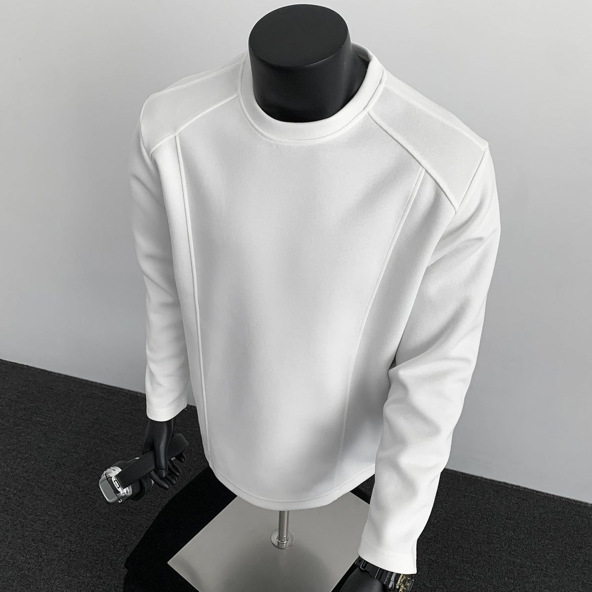 Herren nan taillierter Rundhals-Sweater aus dichtem Sweatstoff mit flachen Ziernähten und Raglanärmeln R&B