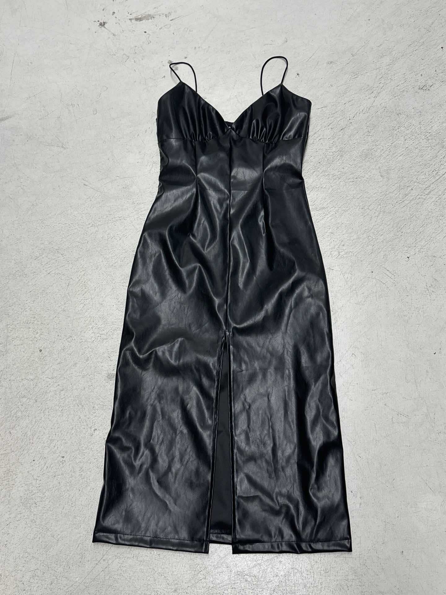 Damen elegantes bodenlanges Kleid aus glattem Kunstleder mit doppelten Trägern und hohem Schlitz R&B
