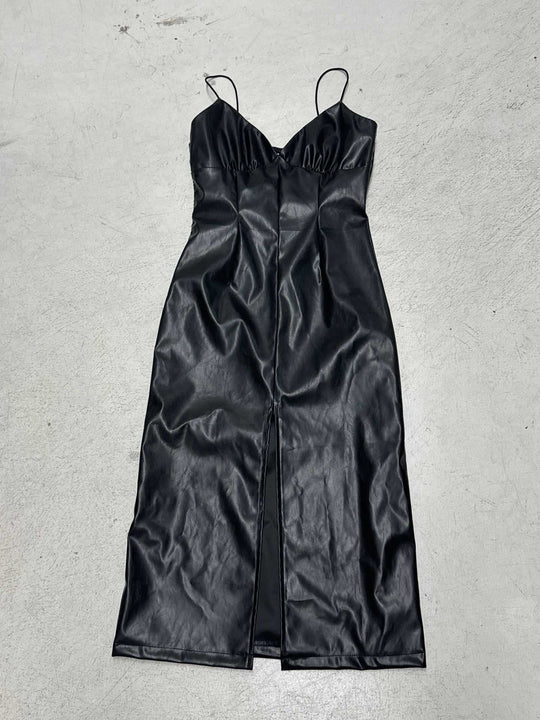 Damen elegantes bodenlanges Kleid aus glattem Kunstleder mit doppelten Trägern und hohem Schlitz R&B