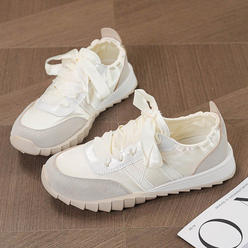 Damen modische Sneakers mit innovativen Satin-Details R&B