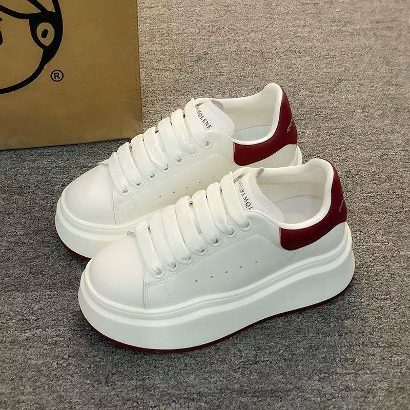 Damen Plateau-Sneaker mit stilisierter Silhouette und gepolsterter Sohle R&B