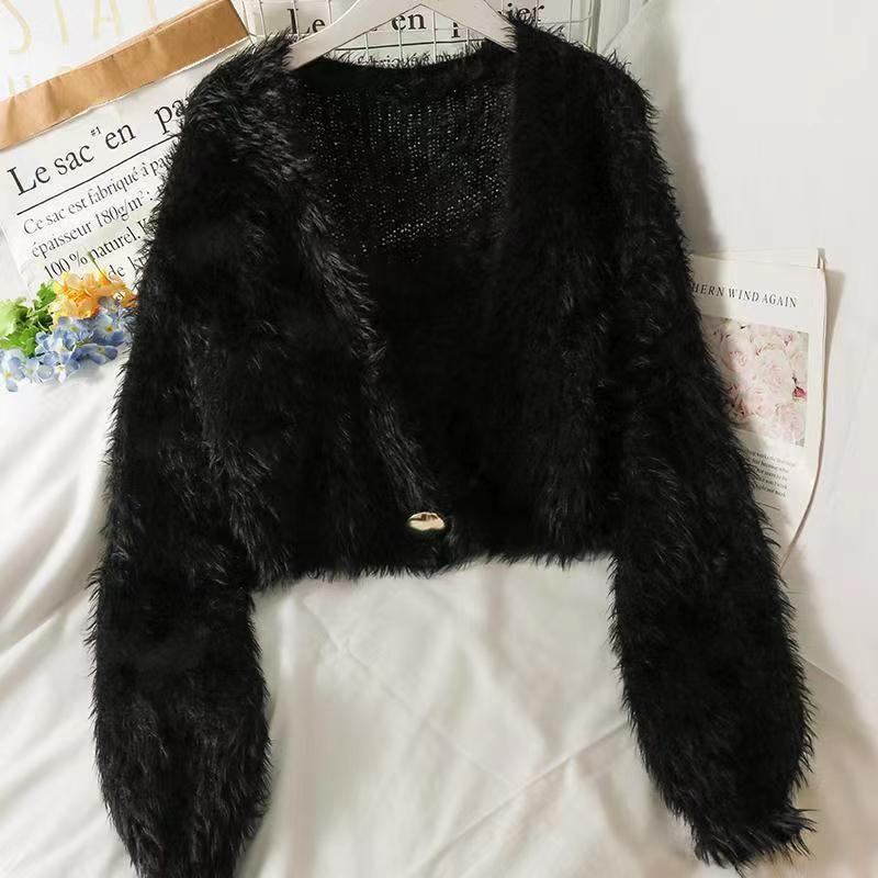 Damen Flauschige Kurzstrickjacke mit V-Ausschnitt und Knopfdetail R&B