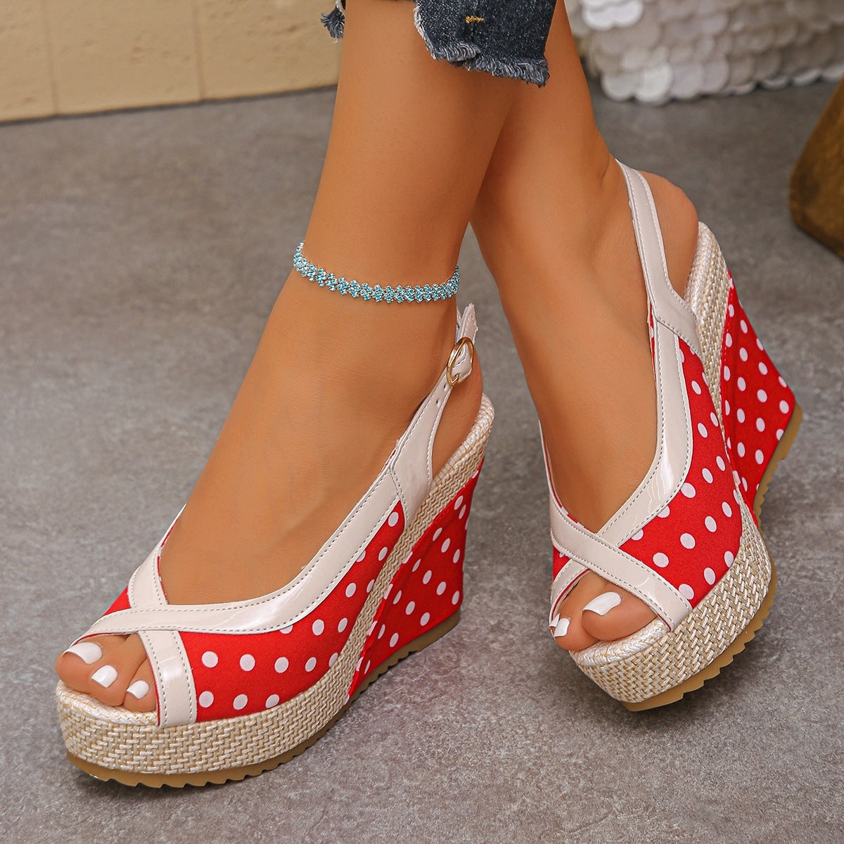 Damen Wedge-Sandalen mit verspieltem Punkte-Design und komfortablem Fußbett