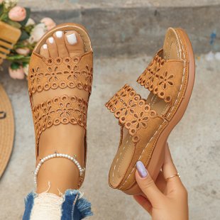 Damen elegante und luftige Sandalen mit floralem Riemendesign R&B