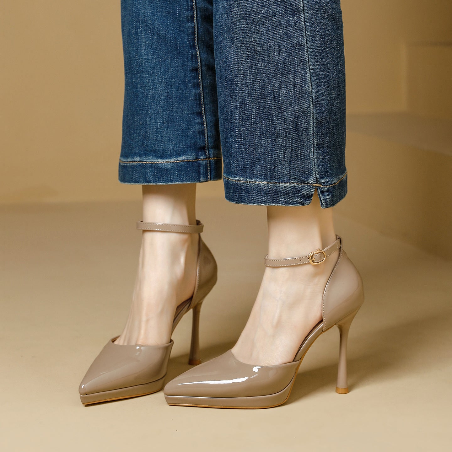 Damen elegante Pumps mit schmalem Riemen und spitz zulaufendem Design