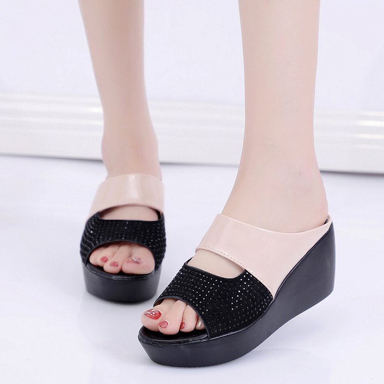 Damen Wedge-Pantoletten mit komfortabler dämpfender Sohle und eleganter Dekorverzierung R&B