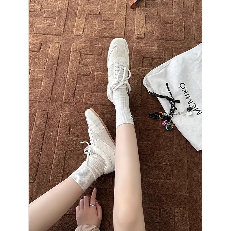 Damen sportliche Sneakers aus hochwertigem Wildleder und atmungsaktiver Mesh-Oberfläche R&B