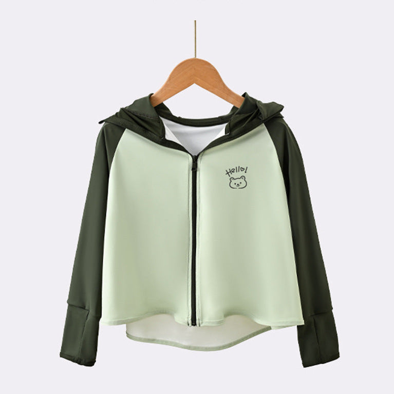 Damen leichte Sportjacke mit Kapuze und dezentem Motiv R&B