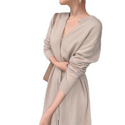 Damen Langstrickkleid mit Bindegürtel und V-Ausschnitt R&B