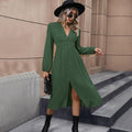 Damen elegantes Midikleid mit tiefer V-Ausschnitt und durchgehenden Knopfdetails
