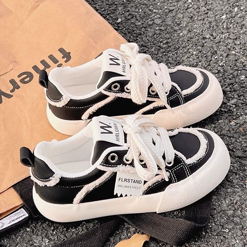 Damen Sportliche Sneakers mit stylischem Schnürsystem und modischen Applikationen R&B