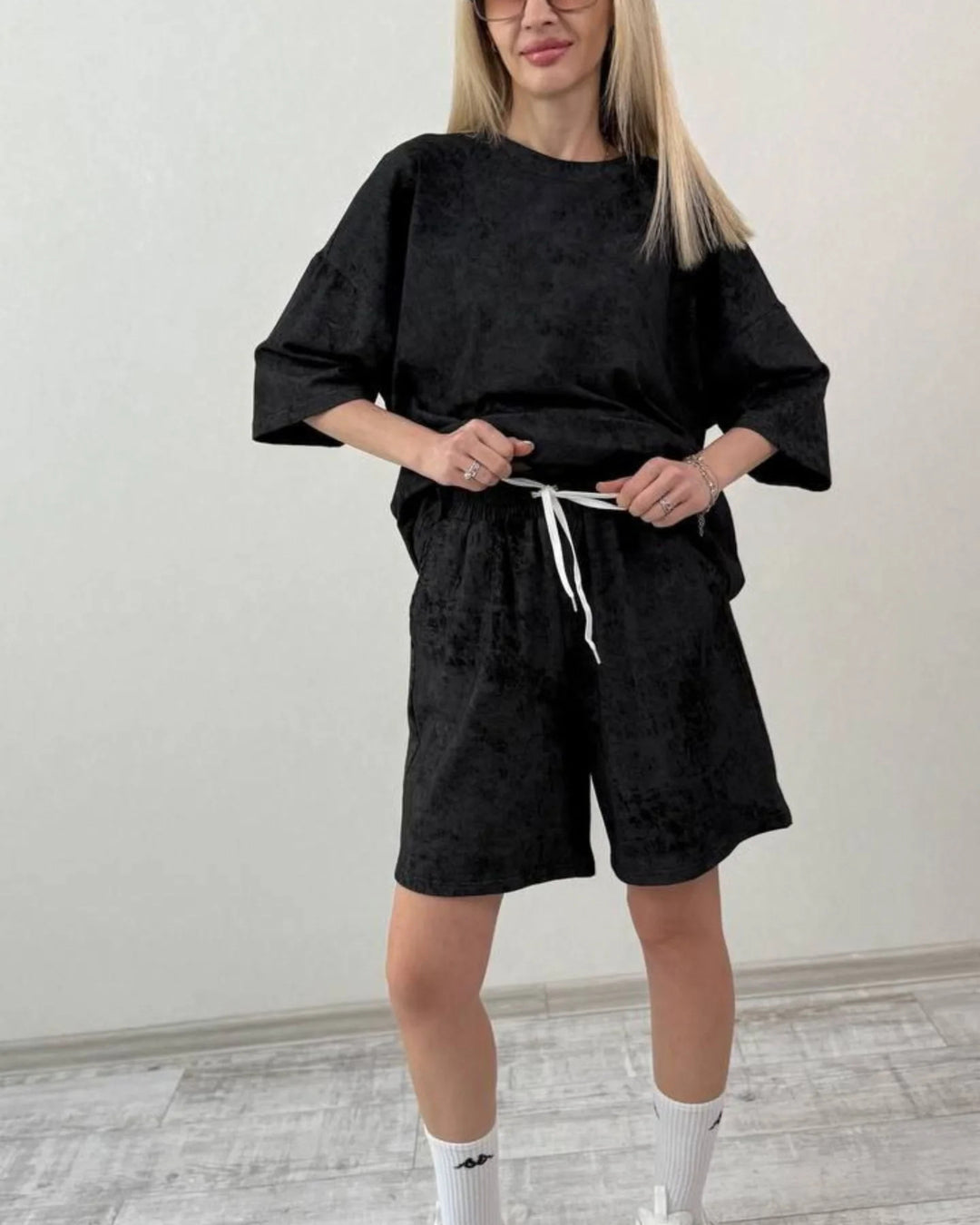 Damen elegantes Freizeit-Set aus locker sitzendem T-Shirt und kurzen Pants R&B