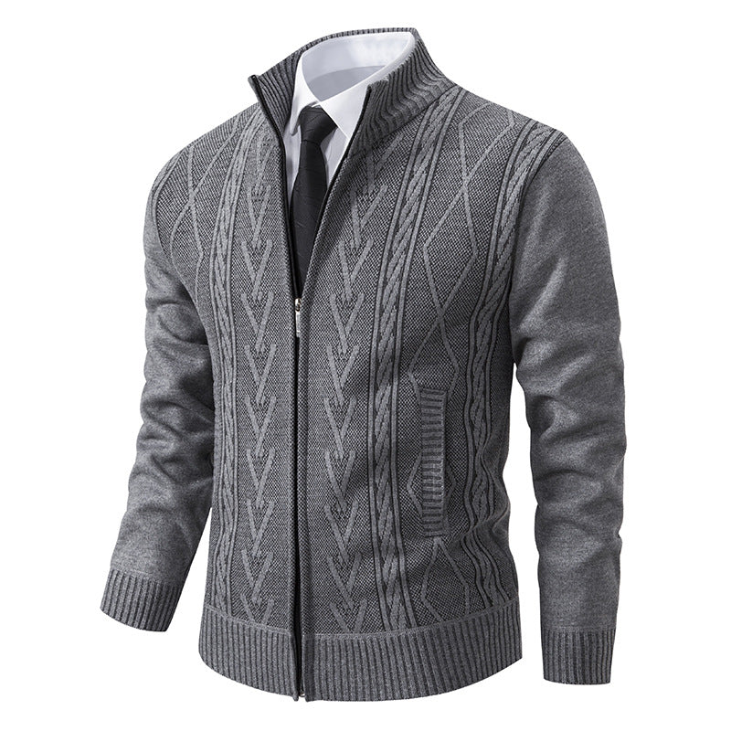 Herren Strickjacke mit modernem Zopfmuster und hochgeschlossenem Kragen R&B