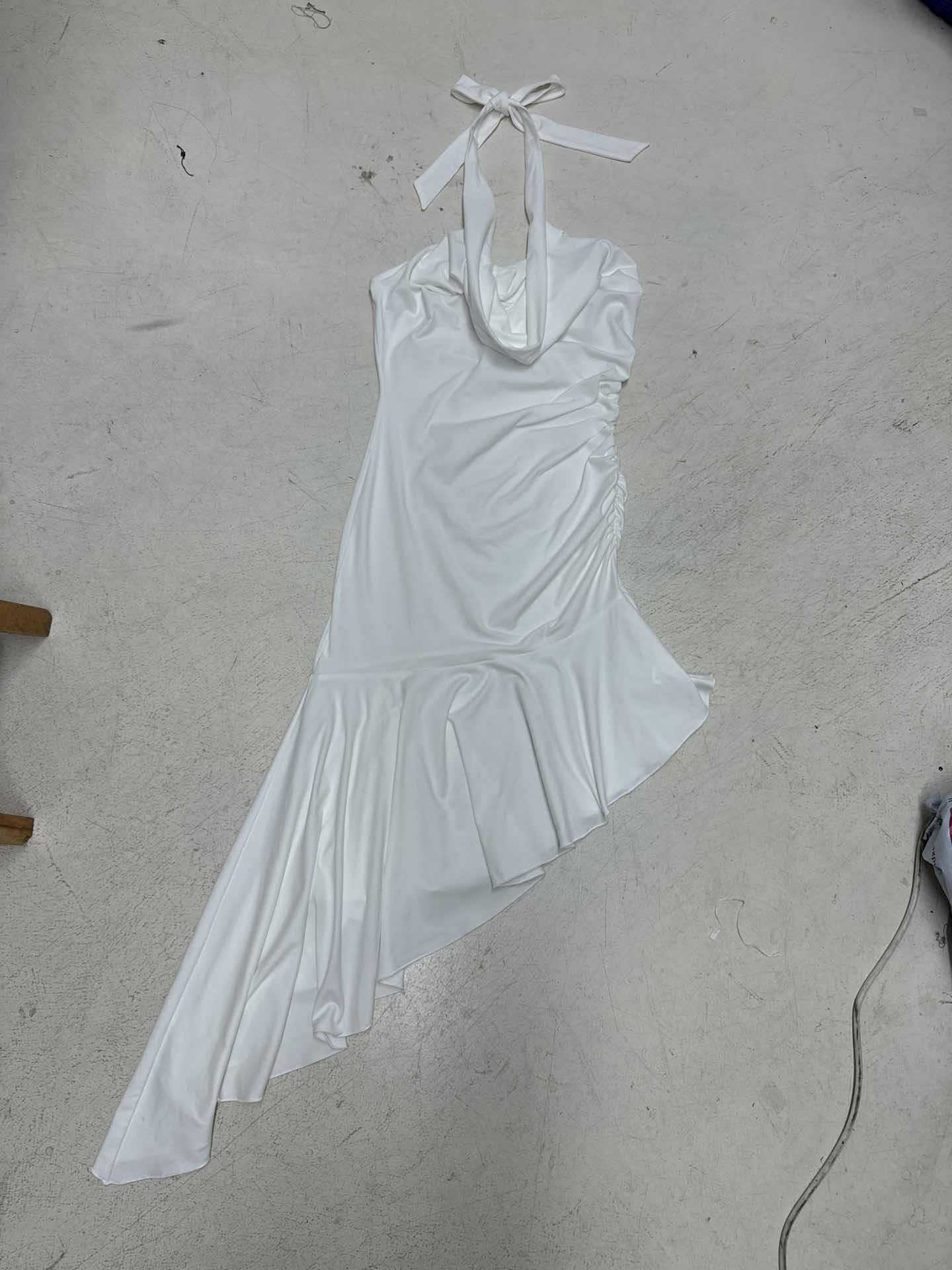 Damen Abendkleid mit asymmetrischem Schnitt und Raffung R&B