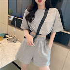 Damen Freizeit-Set mit cropped Oberteil und Shorts im lässigen Stil