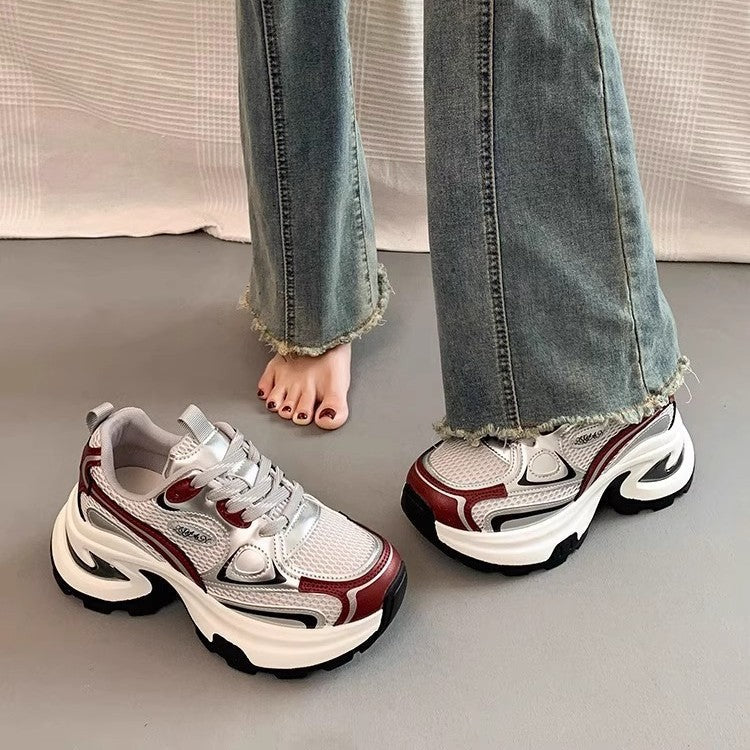 Damen High-Performance Sneakers mit dicker Sohle und reflektierenden Details