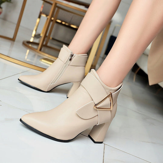 Damen elegante Stiefeletten mit modischem Riemen und geschmackvollem Schnallen-Detail R&B