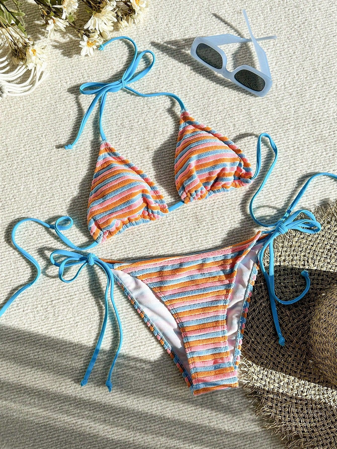 Damen Bikinimodell mit verspieltem Streifenmuster R&B