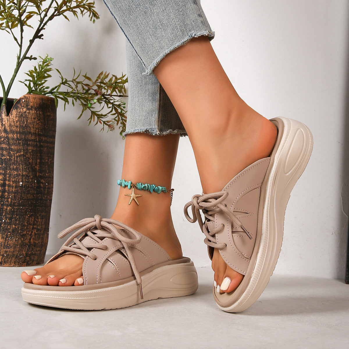 Damen Clogs mit angesagtem Schnürdesign und komfortabler Plateau-Sohle