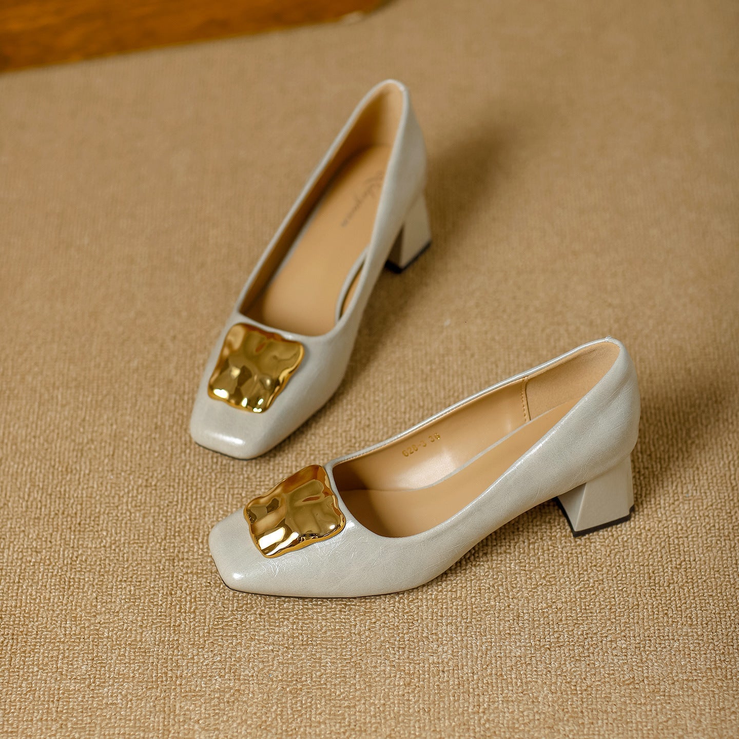 Damen Komfortable Blockabsatz-Pumps mit dekorativem Schmuckdetail