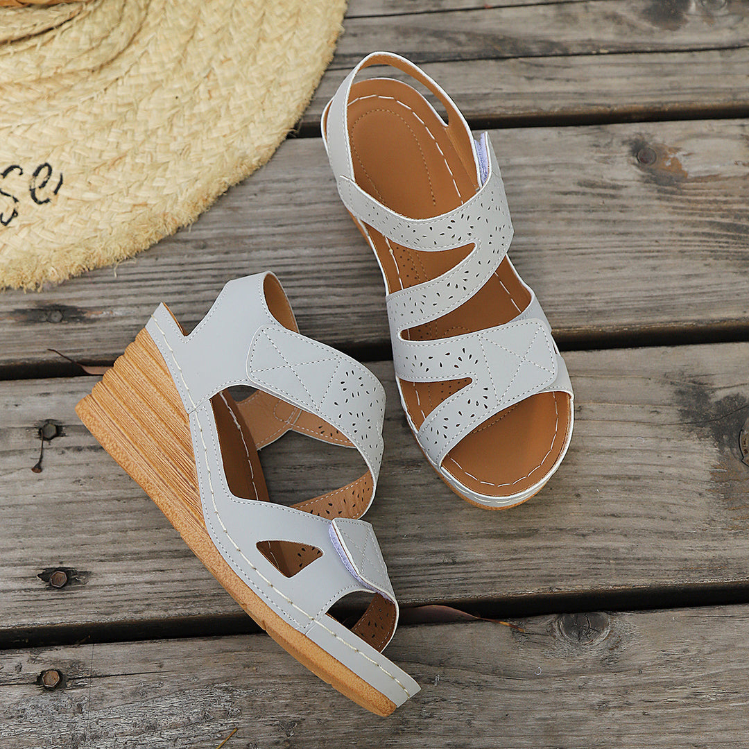 Damen Wedge-Sandaletten mit verzierten Riemen R&B