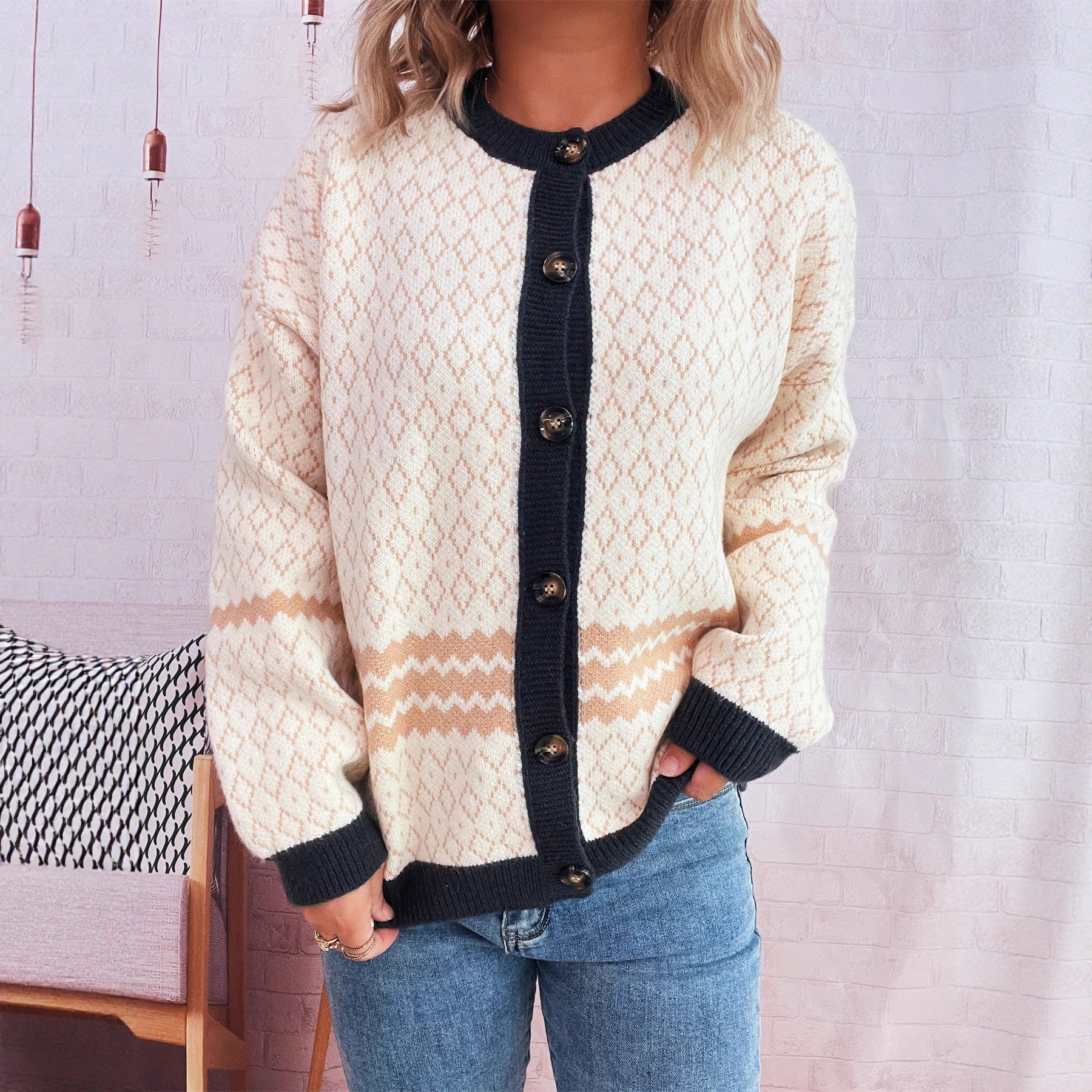 Damen Strickjacke mit vielseitigem Muster und eleganten Knopfdetails R&B