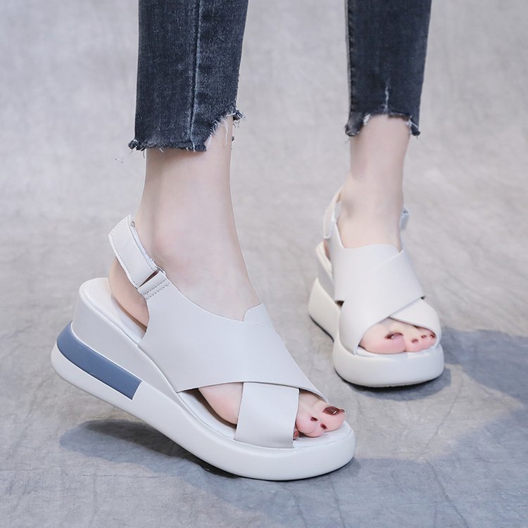 Damen Wedge-Sandalen mit elegantem Riemen und komfortabler Fußbettgestaltung R&B