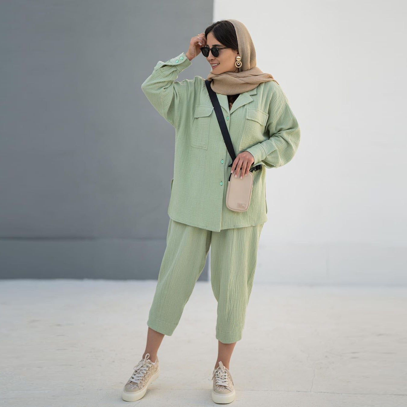 Damen lässiges Zwei-in-Eins Set mit hochwertigem Stoff und praktischen Taschen R&B