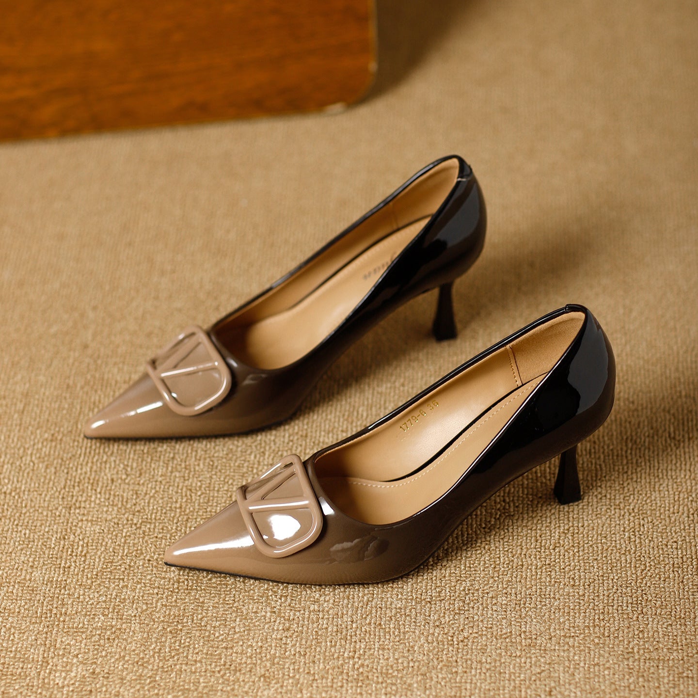 Damen modische und schicke Pumps mit stilvollem Dekor