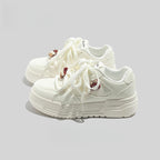 Damen Modische Sneakers mit einzigartigen Schnürdetails und verstärkter Sohle