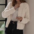 Damen Strickjacke mit Zopfmuster und eleganten Knopfdetails R&B