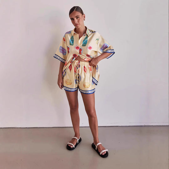 Damen Set bestehend aus stilvollem Kurzarm-Hemd und Shorts im sommerlichen Design R&B