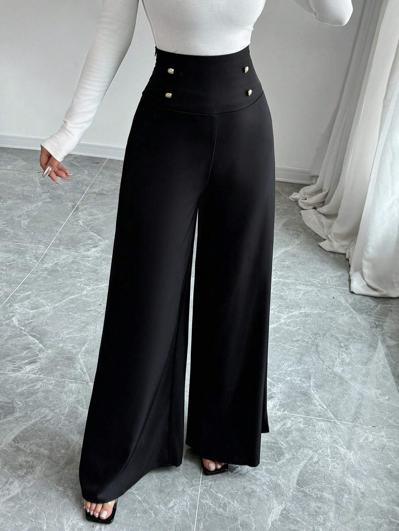 Damen Weite High-Waist Hose mit dekorativen Knöpfen