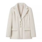 Damen elegante Blazerjacke mit weichem Fell und dekorativen Knopfdetails R&B