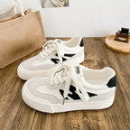Damen Sneaker im sportlichen Retro-Look mit modischen Akzenten