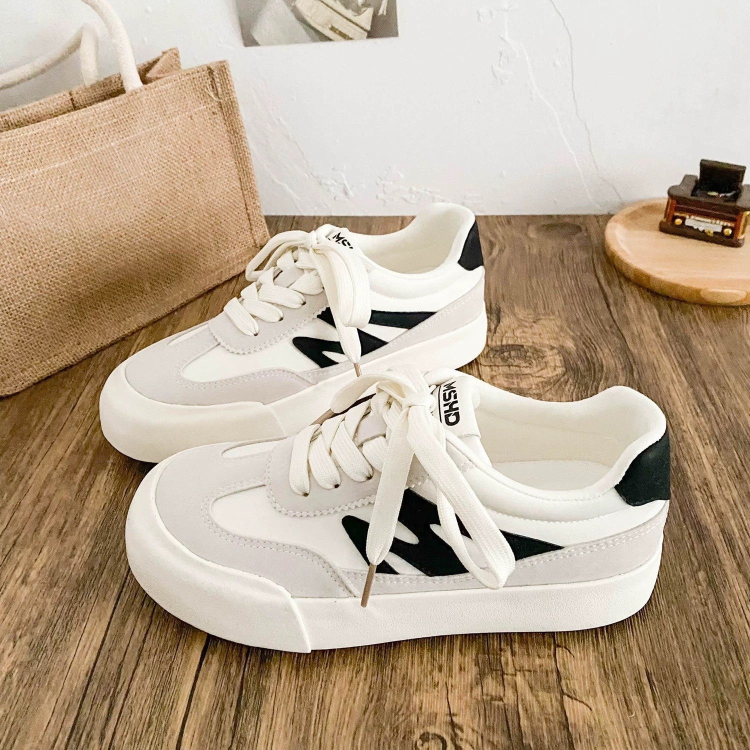 Damen Sneaker im sportlichen Retro-Look mit modischen Akzenten