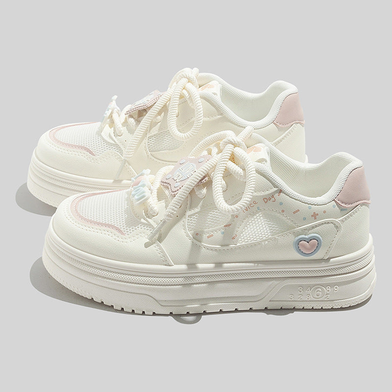 Damen Sneakers mit verspieltem Herzen-Motiv und atmungsaktiver Oberflächenstruktur R&B